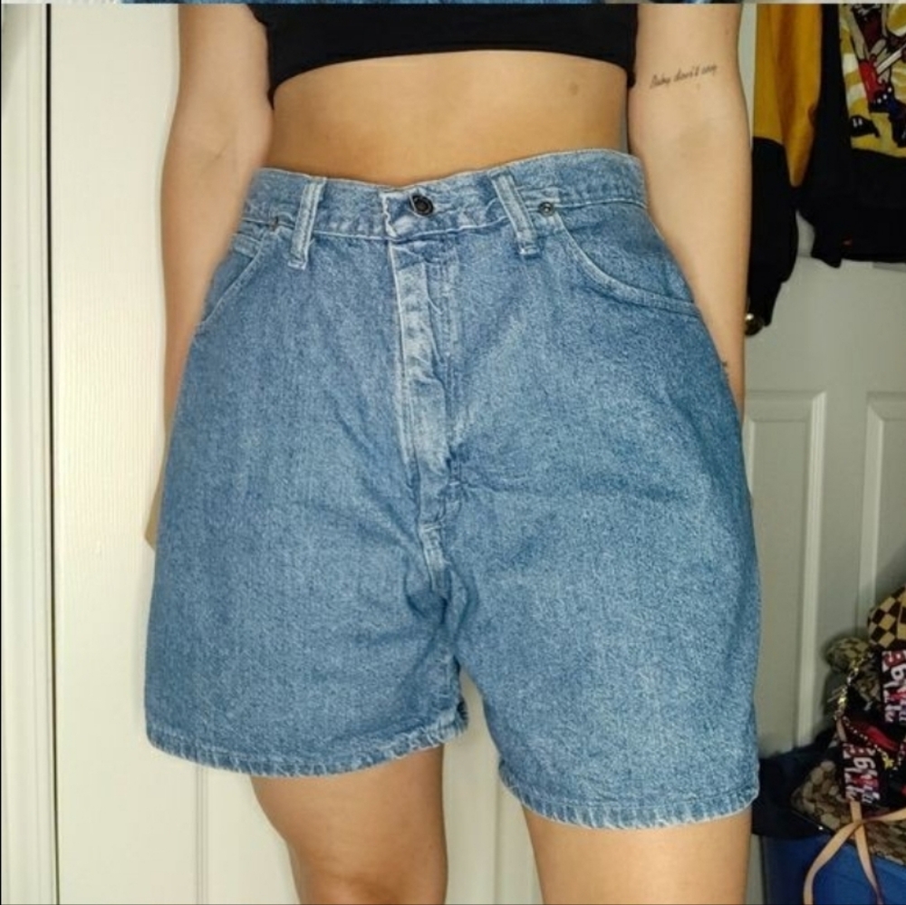 Vintage 1990s Wrangler High-Rise Jean Mom Mid Length Shorts